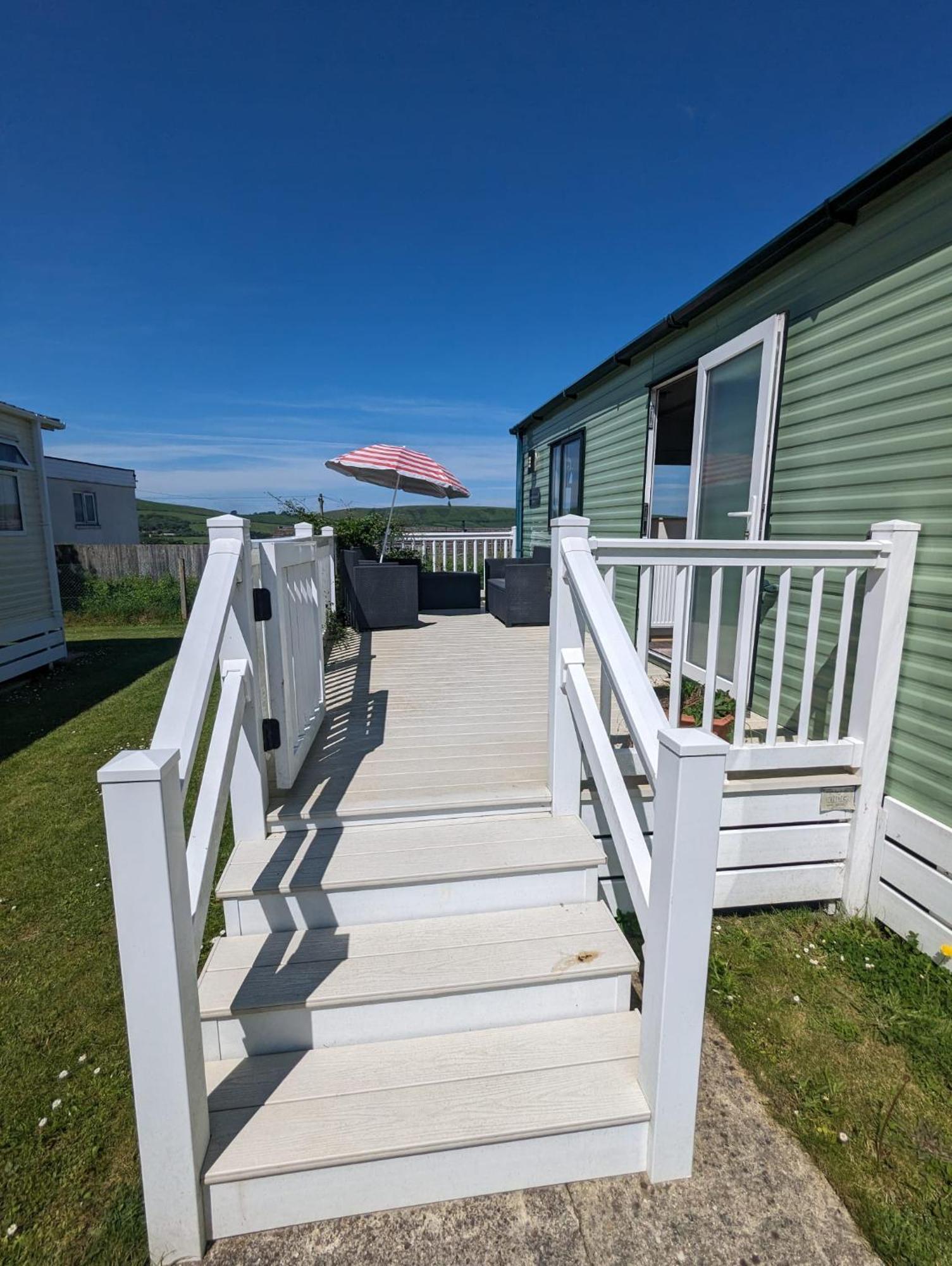 Lovely Bright Modern Caravan Swanage On Peaceful And Tranquil Holiday Park Exterior foto