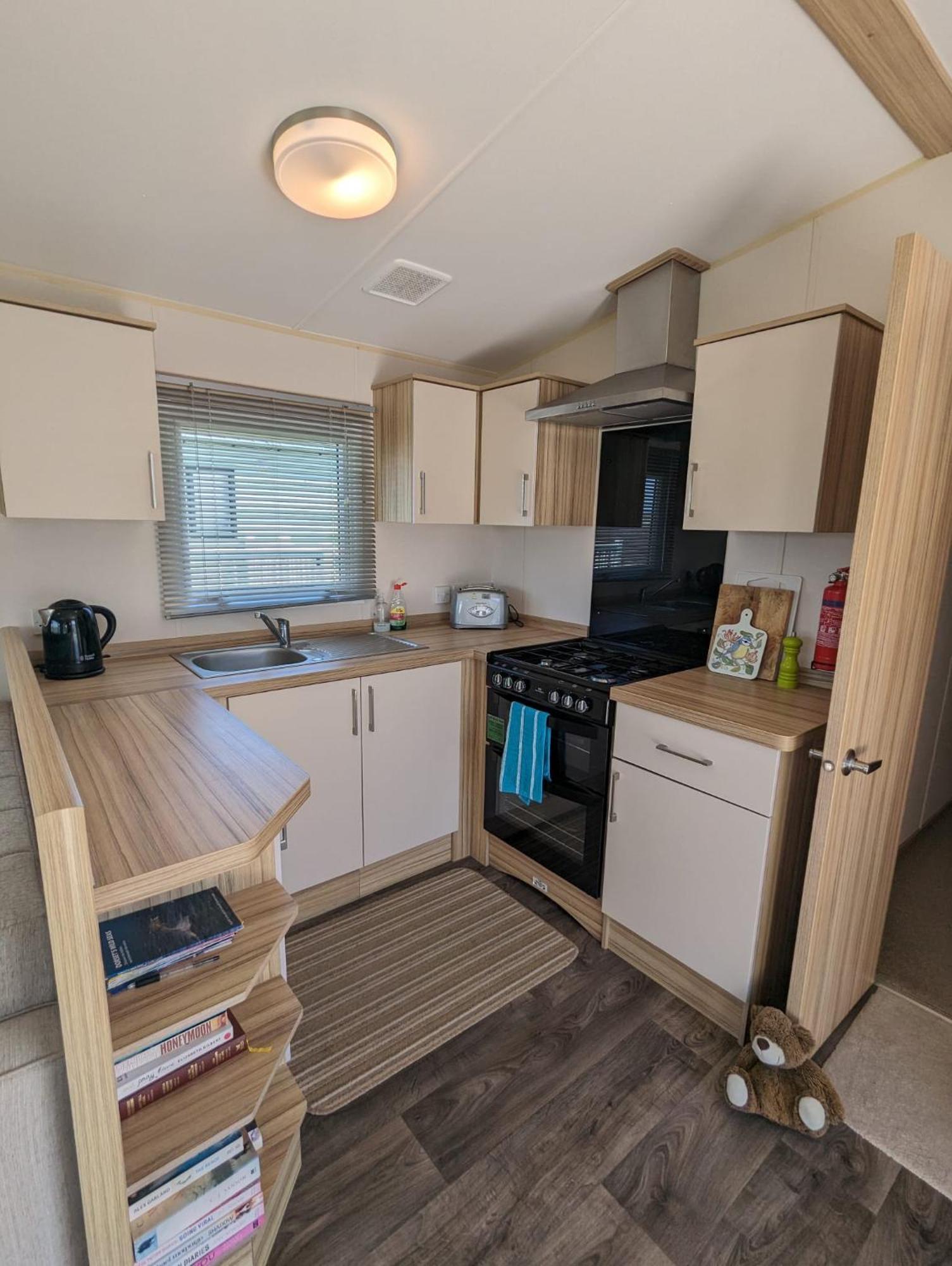 Lovely Bright Modern Caravan Swanage On Peaceful And Tranquil Holiday Park Exterior foto